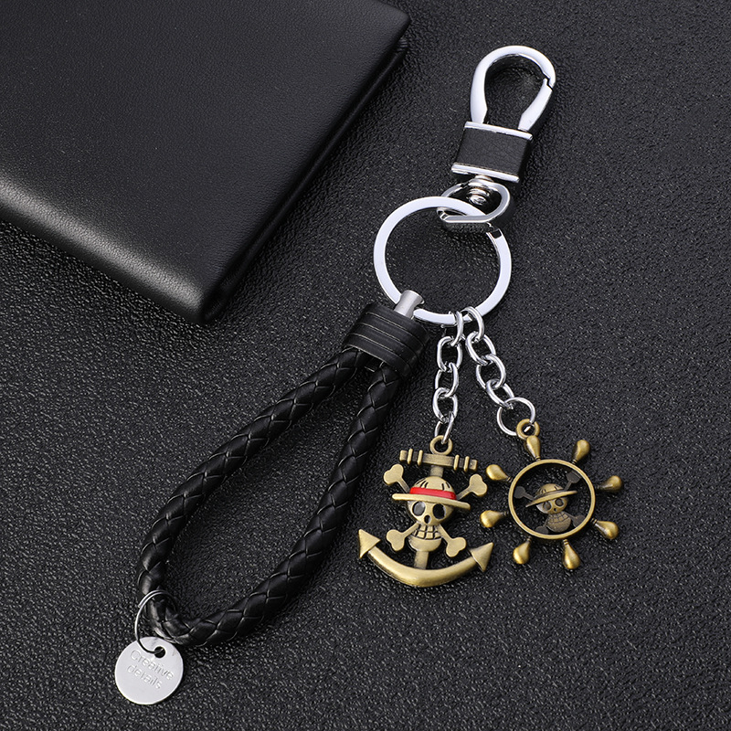 سلسلة مفاتيح معدنية بتصميم قبع - مراجعة Anime Merchandise In Japan وسعره